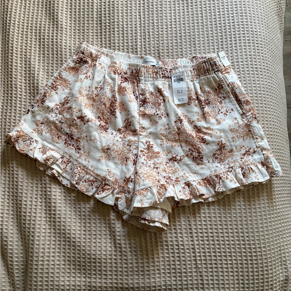Abercrombie x Tia Booth Ruffle Hem floral linen shorts - Brown on Cream